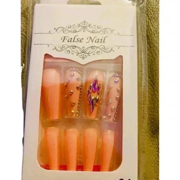 💜 3/25 Fashion Nails - Picture 1 of 1